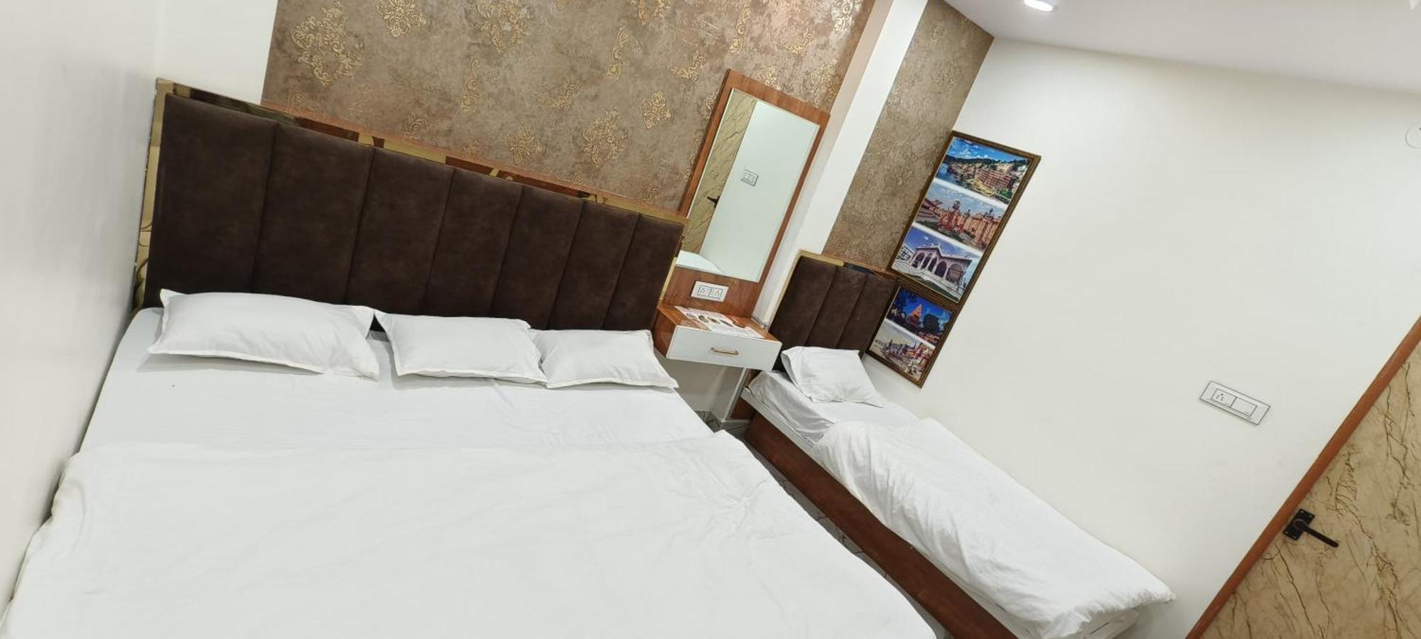 Hotel Malay Inn Ujjain Esterno foto