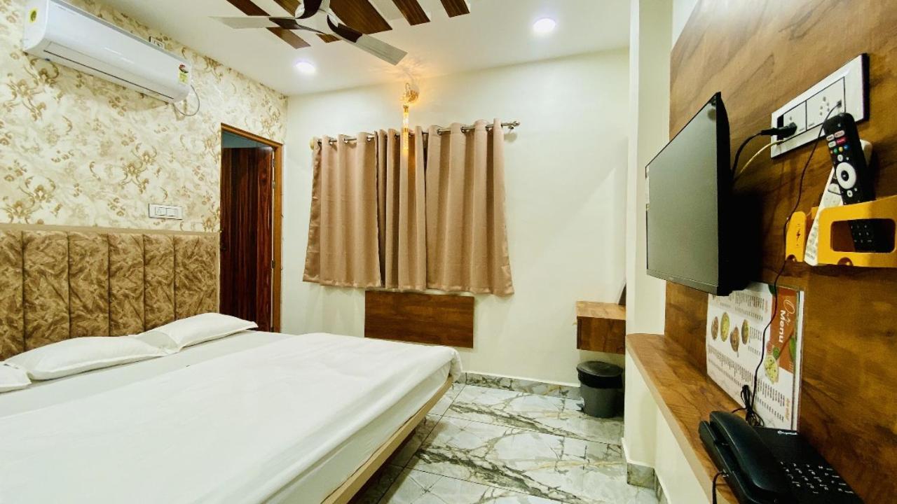 Hotel Malay Inn Ujjain Esterno foto