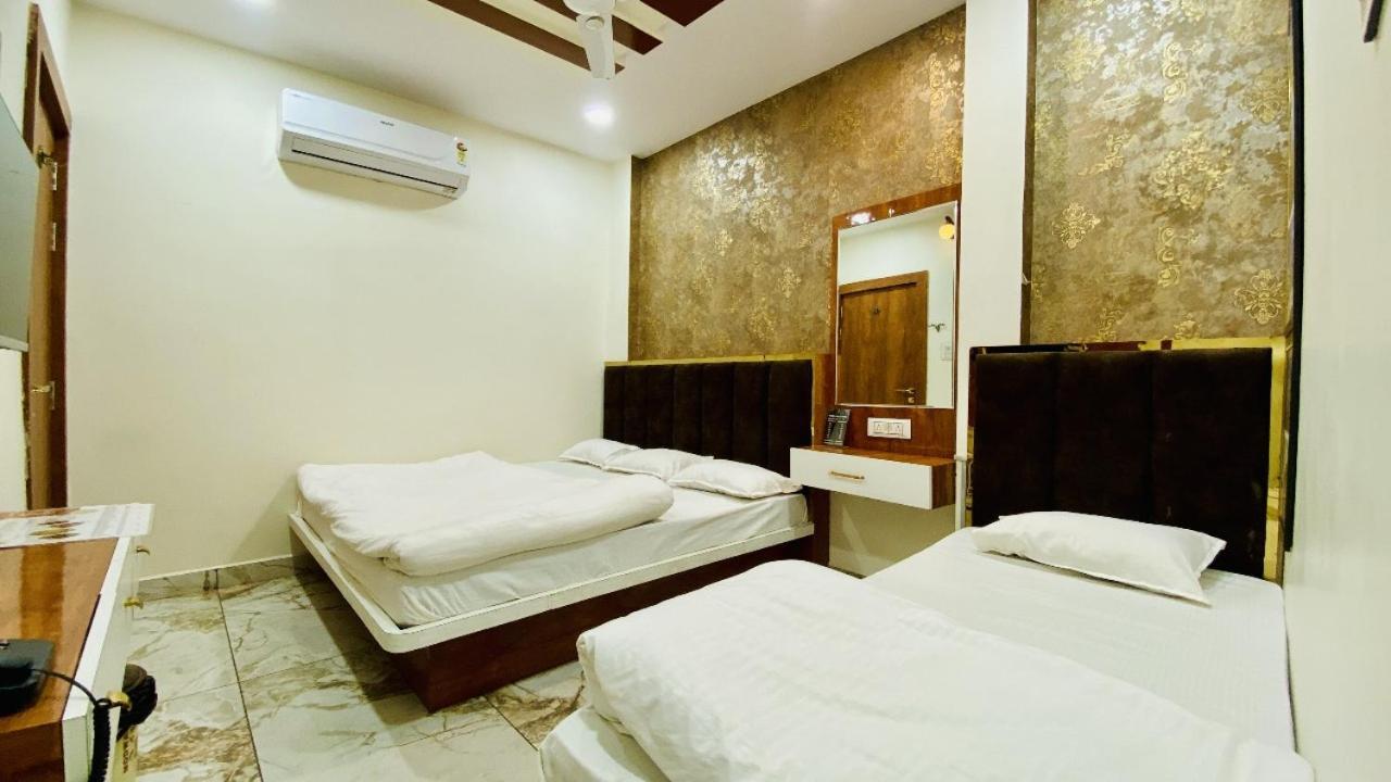 Hotel Malay Inn Ujjain Esterno foto