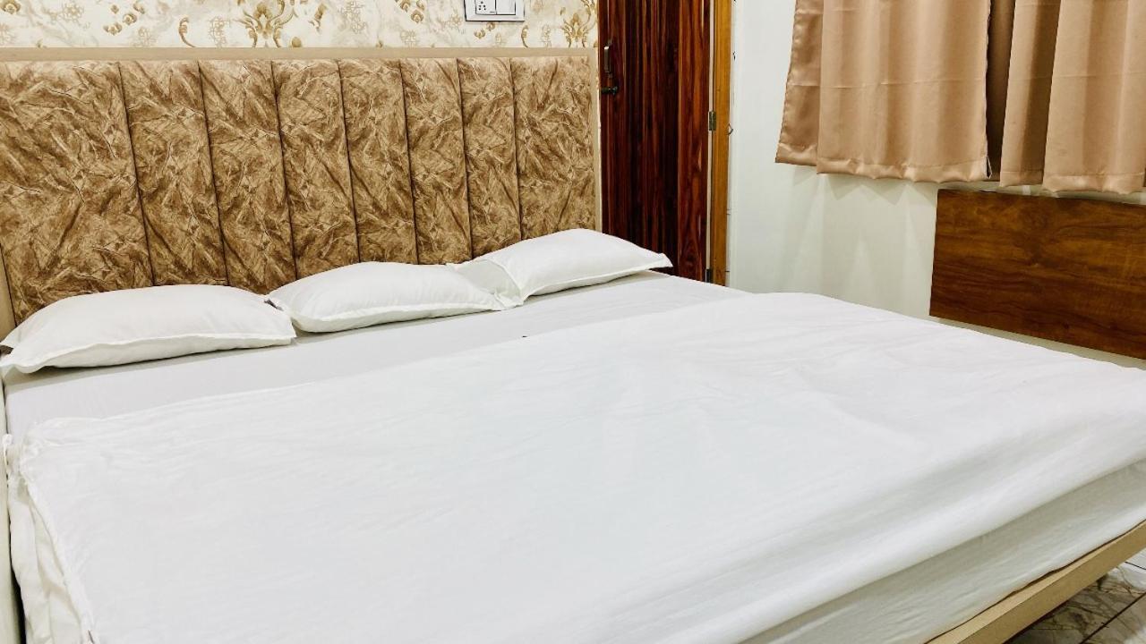 Hotel Malay Inn Ujjain Esterno foto
