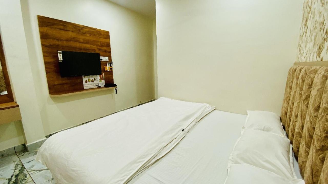 Hotel Malay Inn Ujjain Esterno foto