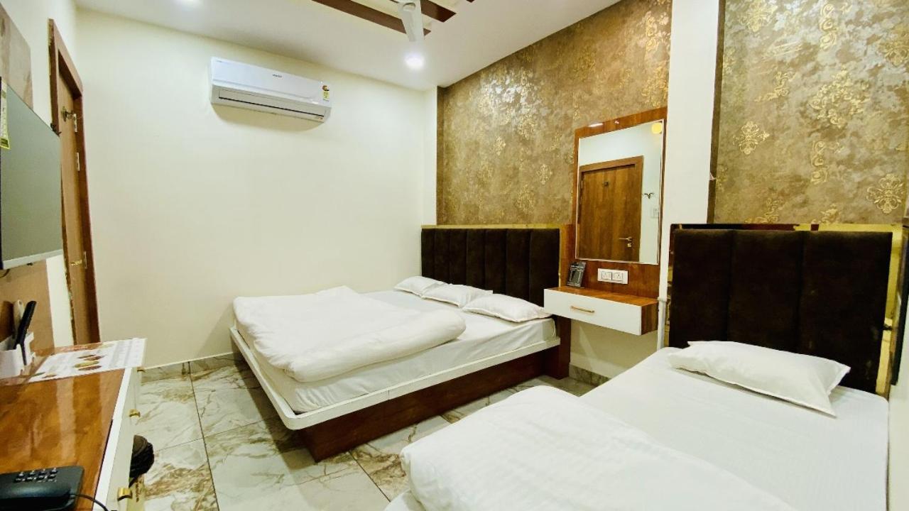 Hotel Malay Inn Ujjain Esterno foto