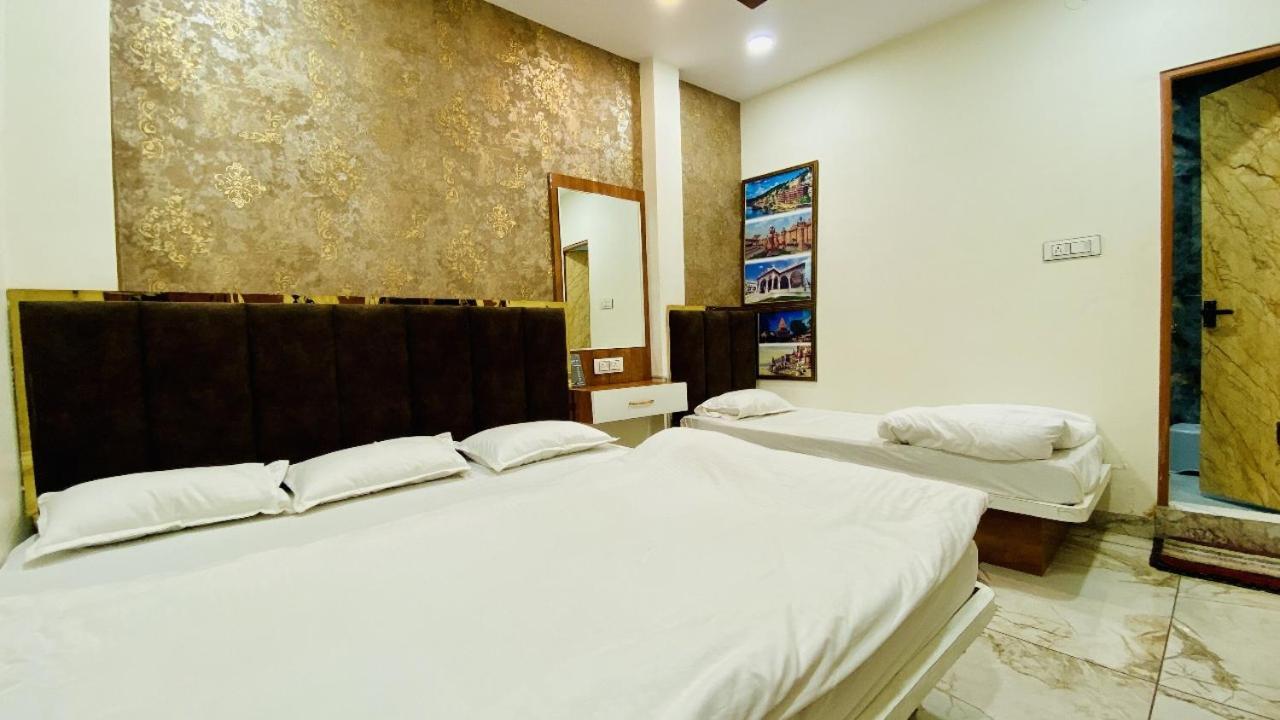 Hotel Malay Inn Ujjain Esterno foto