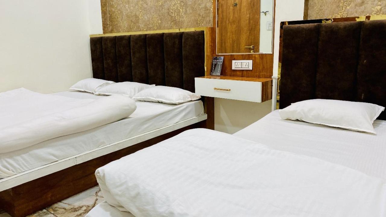 Hotel Malay Inn Ujjain Esterno foto
