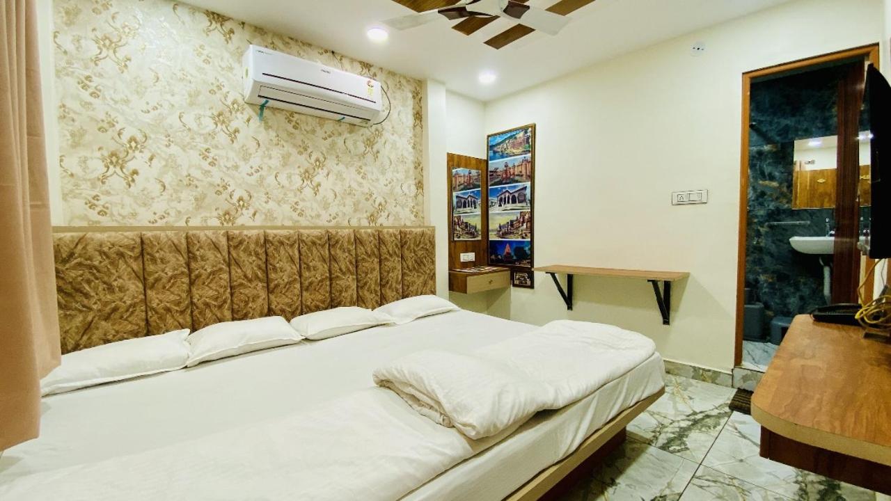 Hotel Malay Inn Ujjain Esterno foto