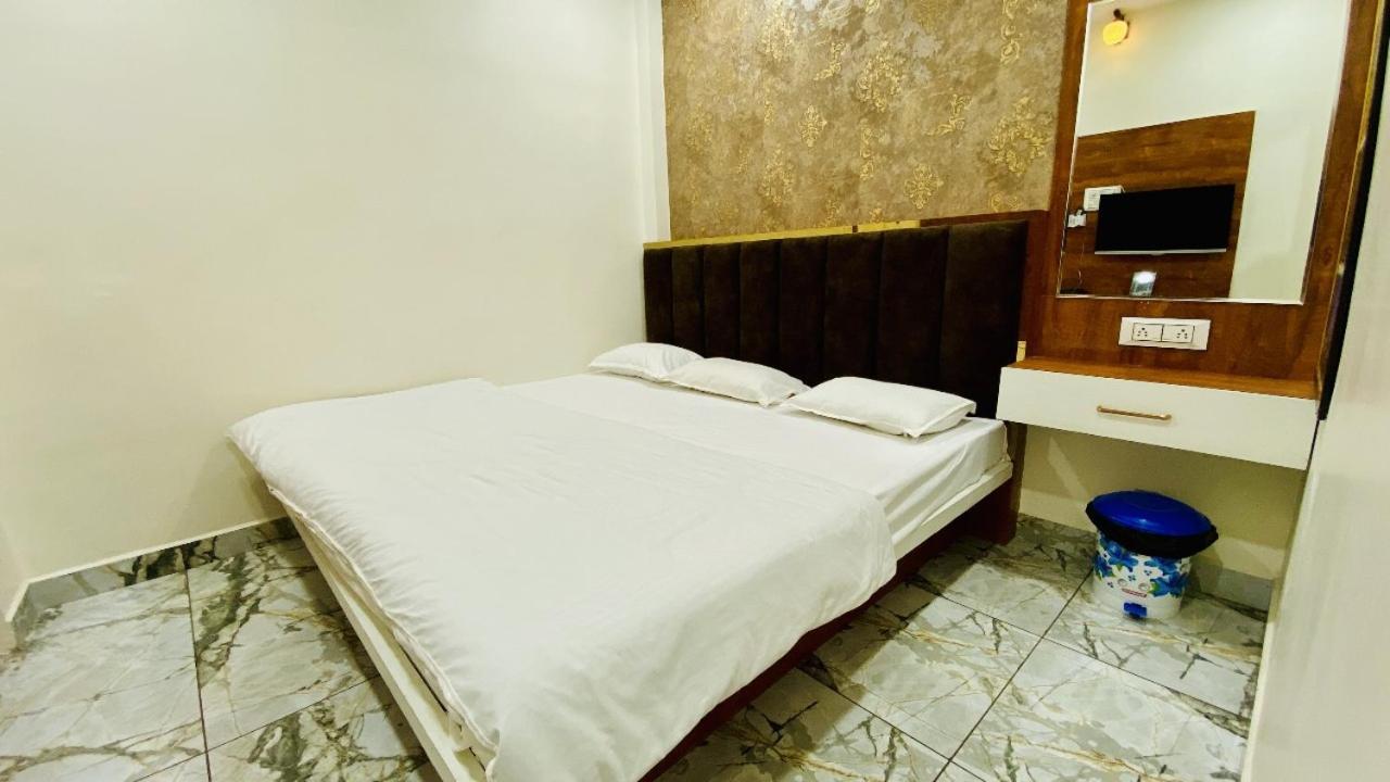 Hotel Malay Inn Ujjain Esterno foto