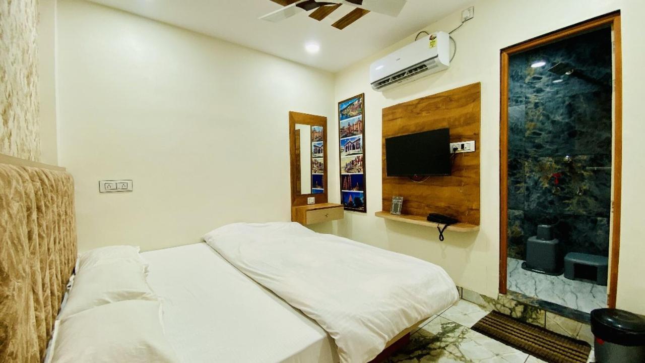Hotel Malay Inn Ujjain Esterno foto