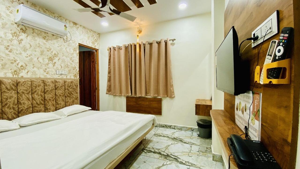 Hotel Malay Inn Ujjain Esterno foto
