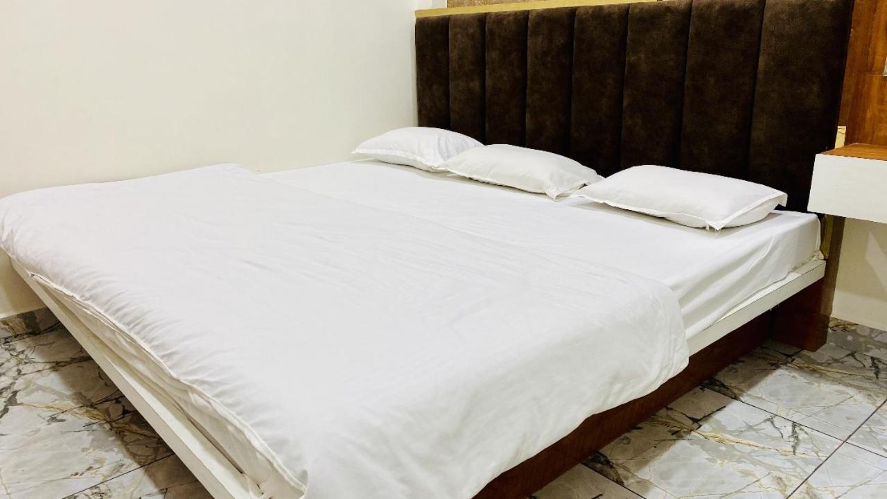 Hotel Malay Inn Ujjain Esterno foto
