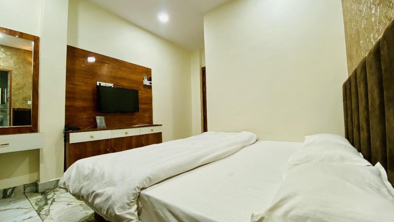 Hotel Malay Inn Ujjain Esterno foto