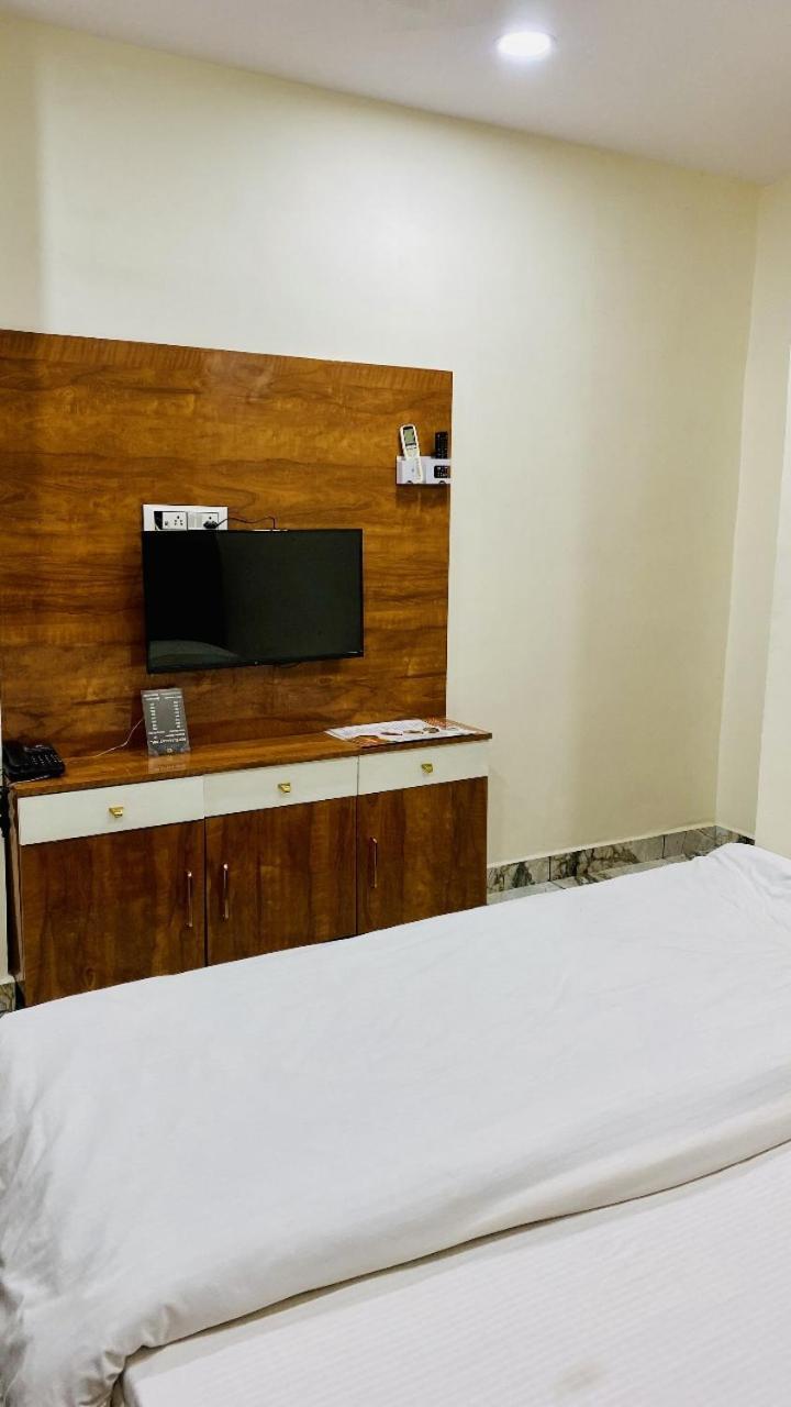 Hotel Malay Inn Ujjain Esterno foto